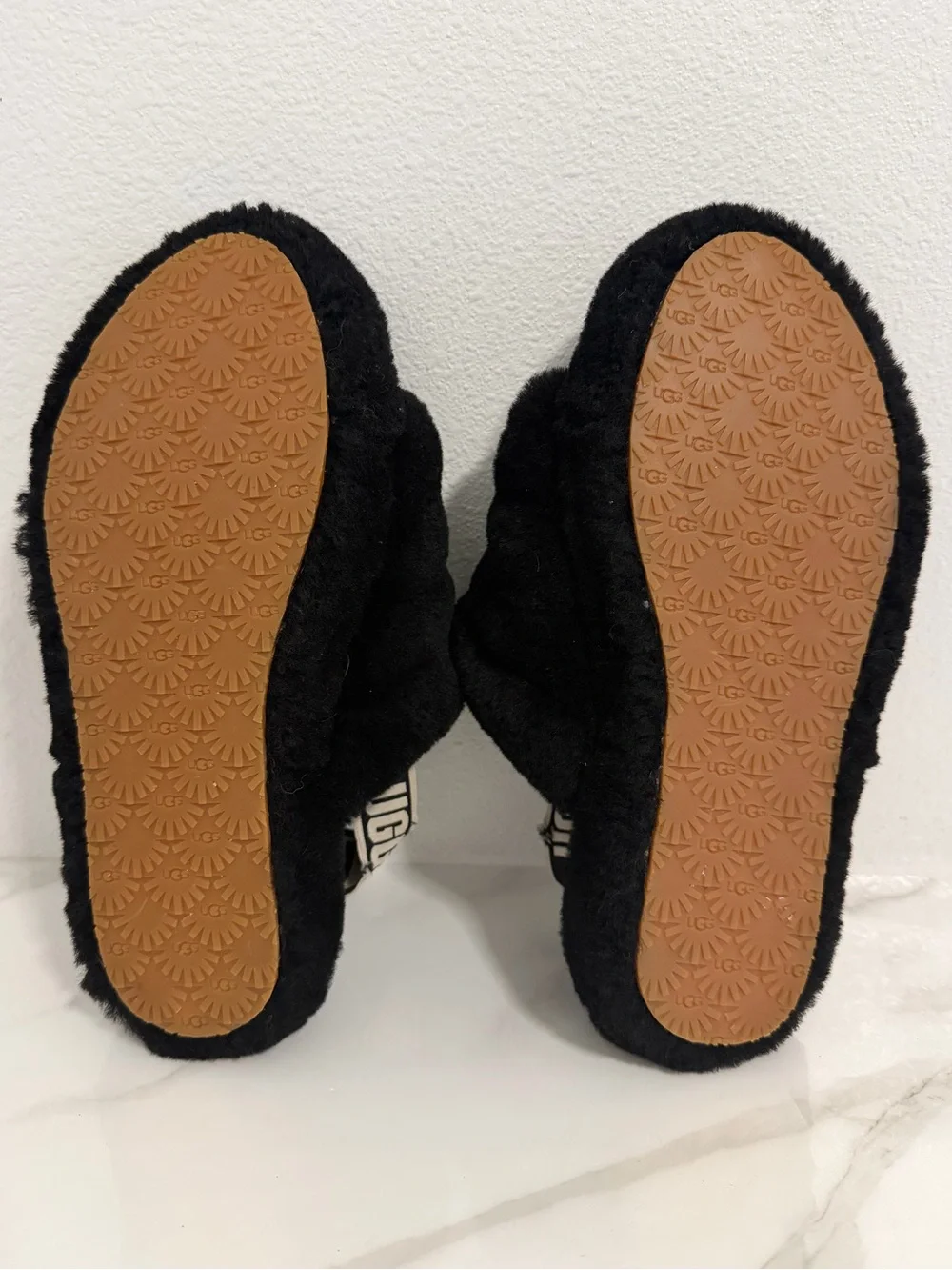 Ugg Fluff Yeah slide slippers black logo strap size 4